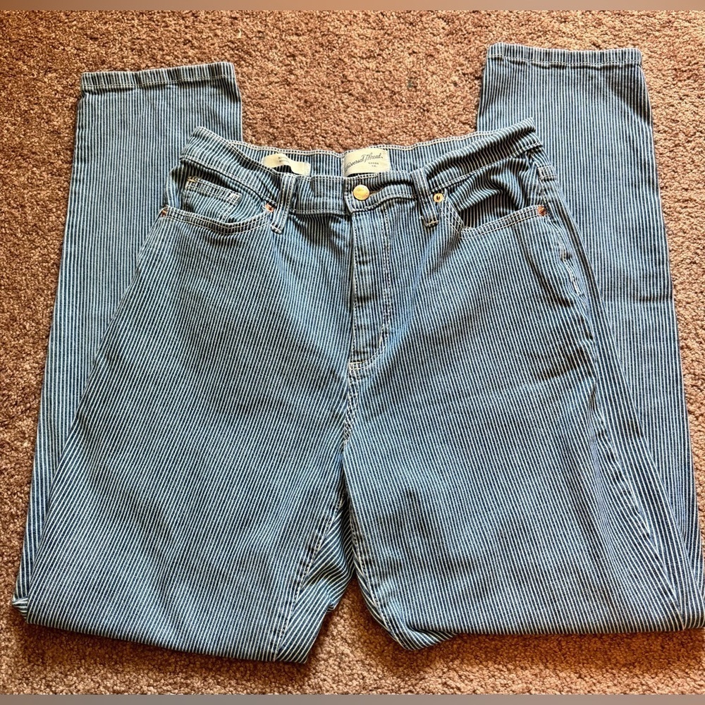 EUC Universal Thread Women's Blue Striped Boyfriend Jeans
